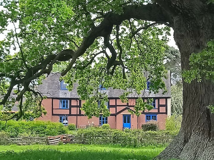 The Wood (Early 17th Century Timbered Farmhouse) - Oswestry
