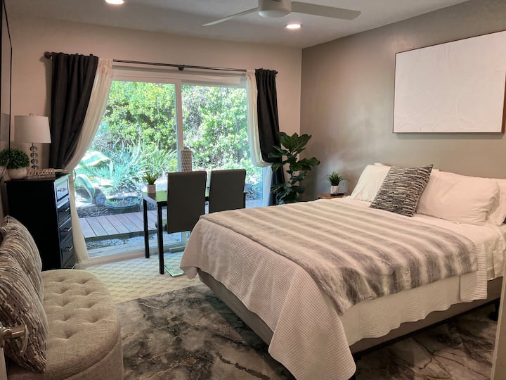 Mountain Top - 2 Rooms - Zen View & Blessed Blue - Thousand Oaks, CA