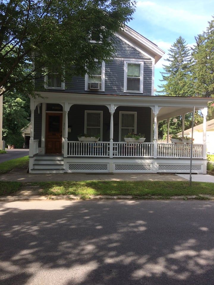 Perfect Location! Walk To Track And Downtown! - Saratoga Springs, NY