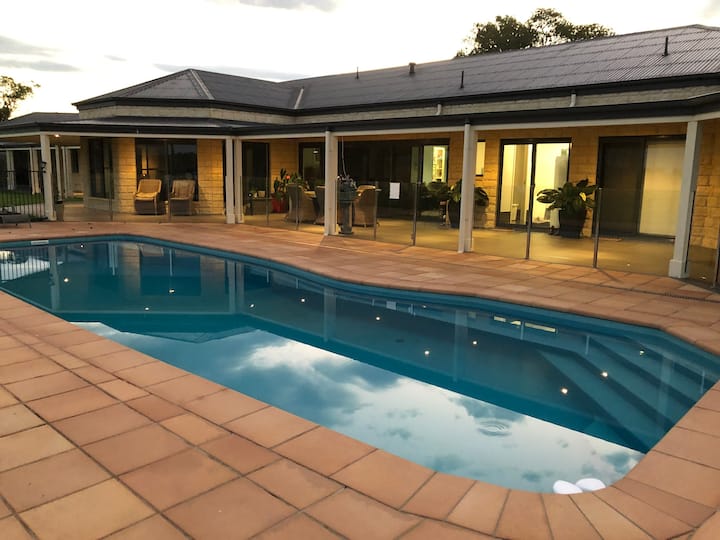 Modern 3 Bedroom Unit In Country Setting. - Urunga