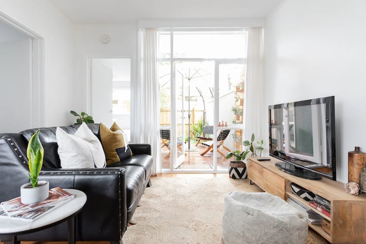2 Bed Ground Floor Apartment With Deck And Garden - St Kilda