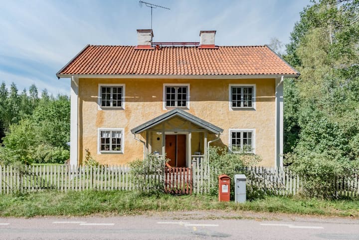 Historical Stone House With Hot Tub - Örebro län