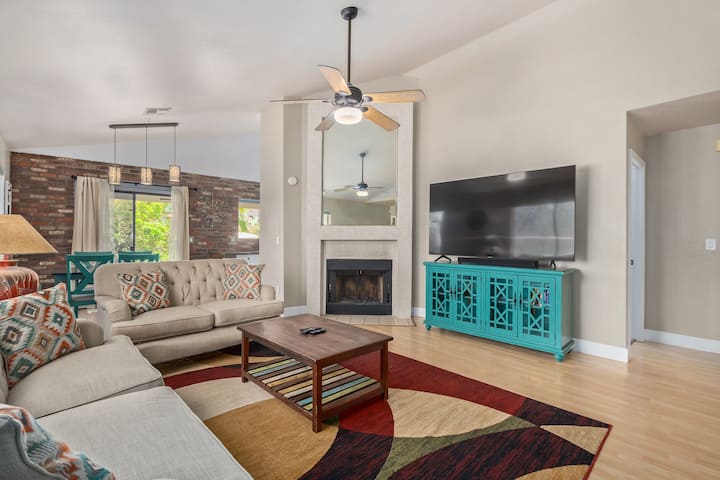 3bd Home, Spacious Backyard, Relax, Location! - Glendale, AZ