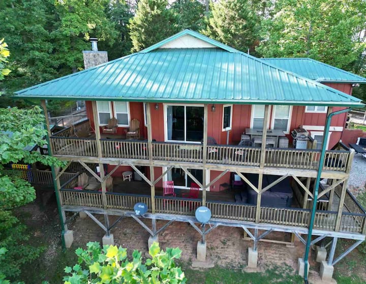 Red Rooster Family Cabin W/hot Tub+fire Pit+view - Franklin, NC