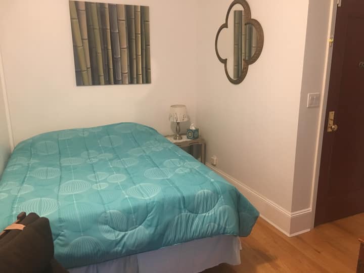 Clean Room With Bathroom In Great Location. - Red Hook, NY