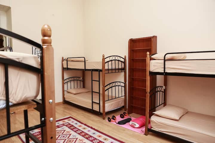 Freedom Hostel кровать в 8 местной общей комнате - Baku