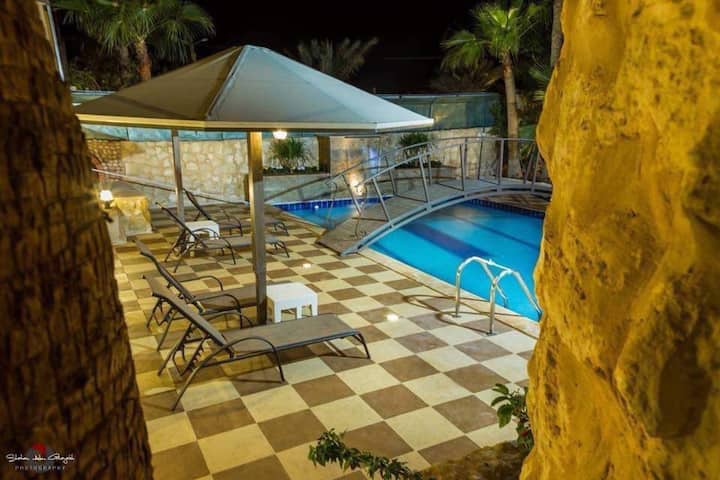 8 Bedrooms Private Villa In 5 Stars Area - Amman
