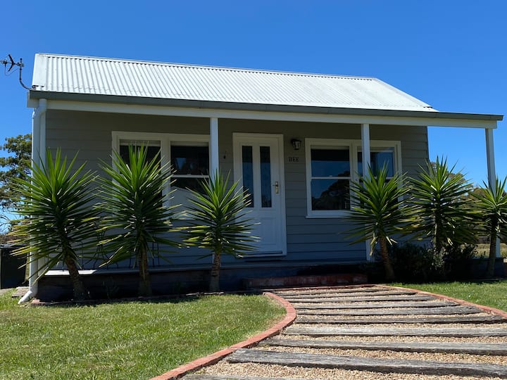 “Dee’s Cottage” Fully Renovated Country Cottage - Paynesville