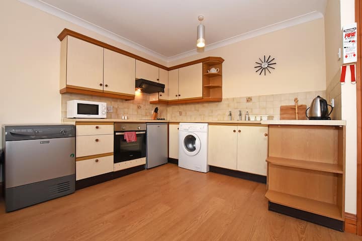 Spacious First Floor 2 Bed Flat, Seahouses - 班堡