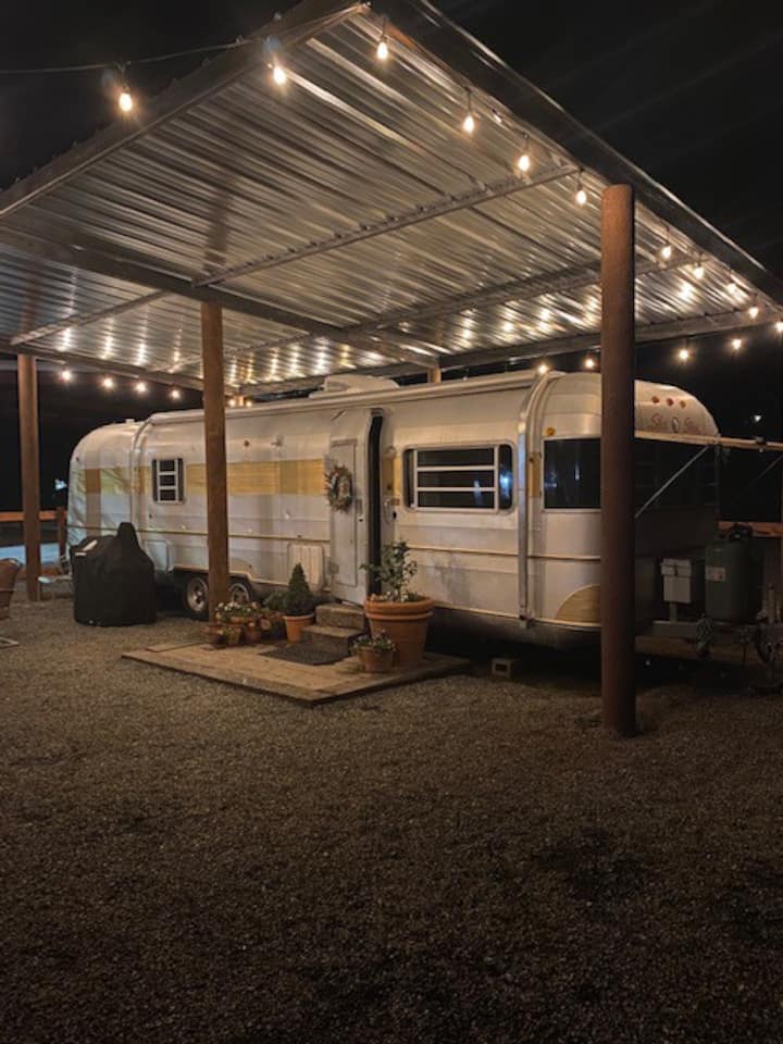 Rv/camper: Silver Streakin' In Comfort And Style - Exeter, CA