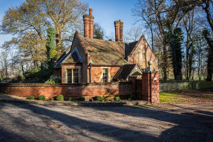 The Lodge - Glemham Hall Estate, Suffolk - Framlingham