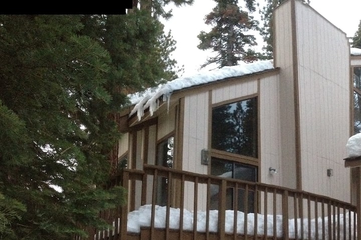 Spacious House, Block Away A Shuttle To Northstar - North Lake Tahoe, CA