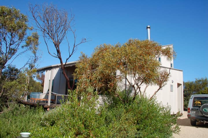 The Architects House - Architecturally Designed Home In A Scrubland Setting With Native Birdlife And A Bush Track To The Beach - Yorke Peninsula Council