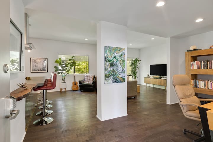 Custom Weho Condo-vacation/work/cooking Dream Spot - Sawtelle - Los Angeles
