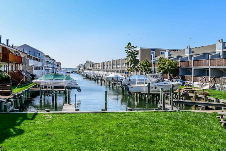 Vibrant Bayside Condo With Views Of The Water - Ocean City, MD