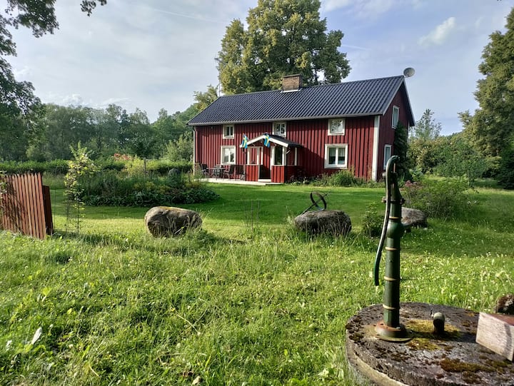 Charming Farmhouse (W. Full Amenities) - Ljungby