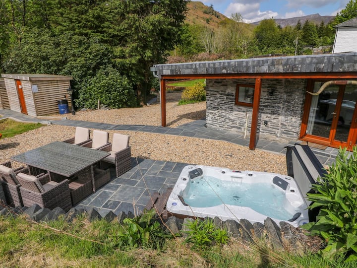 Stunning Lodge Located In Rural Wales - North Wales