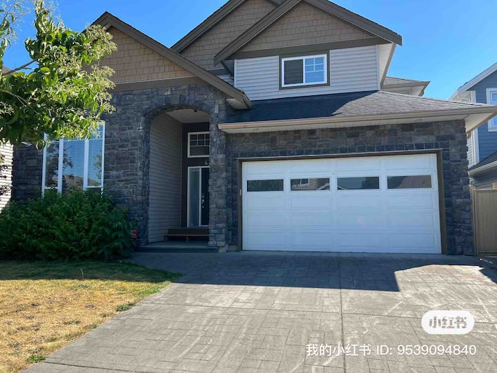 Beautiful River Property With 5 Bedrooms - Chilliwack