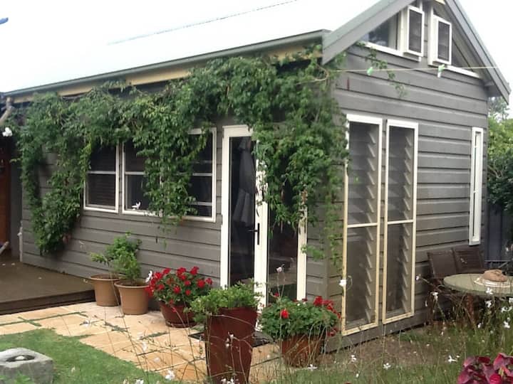 Light, Air Conditioned And Tranquil Garden Studio - Merewether