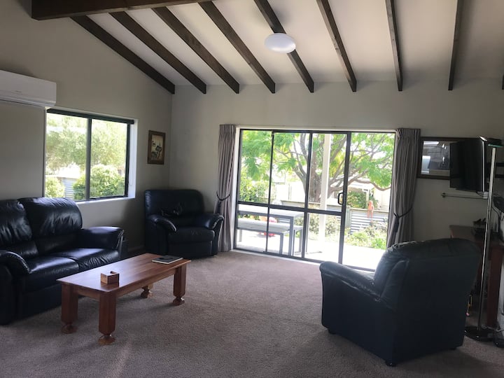 Stunning 2 Bedroom Unit On A Quiet Back Section. - Havelock North