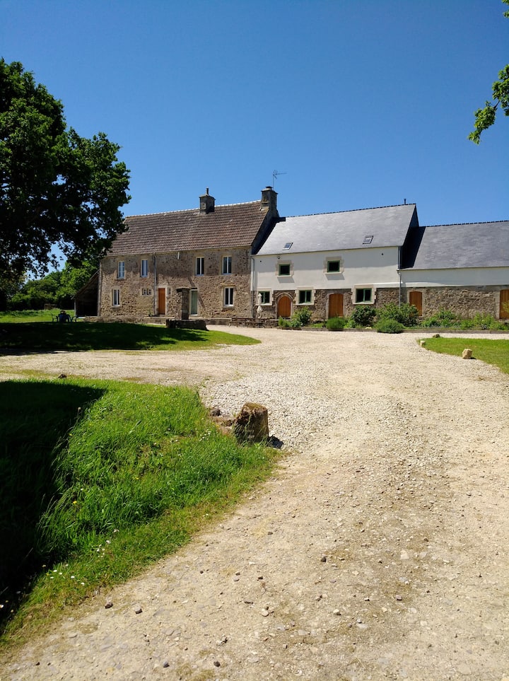 Beautiful Normandy Farmhouse (Green & Red) (For4) - Cotentin