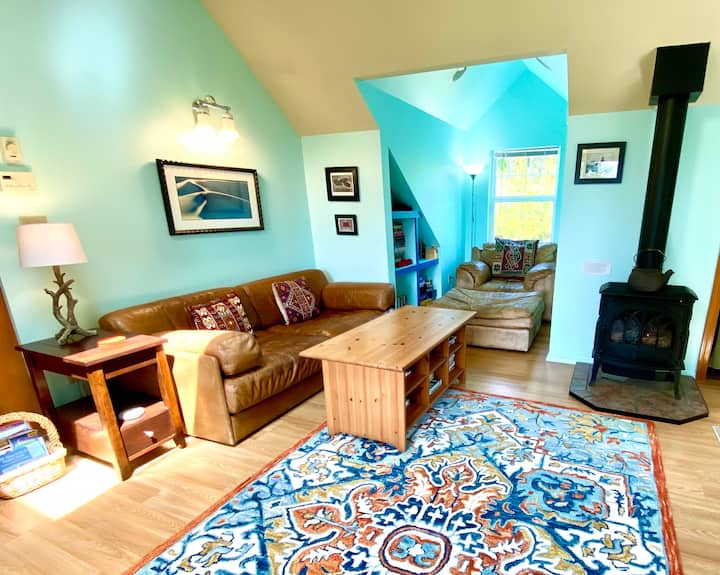 Saratoga Guest Cottage.  Quiet & Tranquil Hideaway, Mountain & Ocean View - Langley, WA