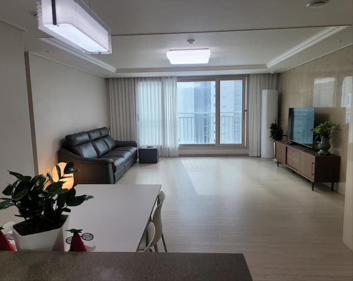 이너피스(Inner Peace): 34평형  거실, 무등산 증심사 입구역, 동구 문화센터 - Naju-si