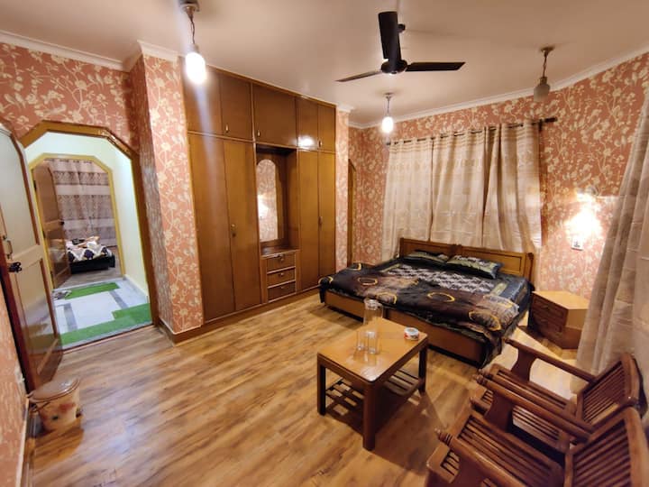 The 4bhk Apartment Near Dal Lake - Srinagar