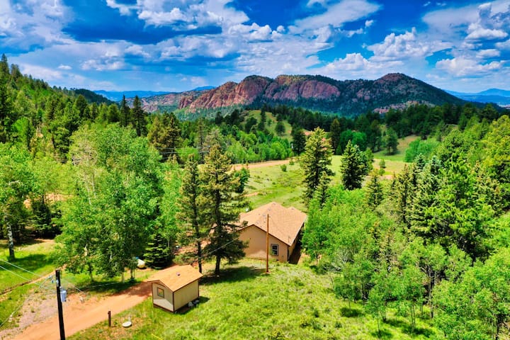 Secluded Retreat- Private Hottub & Beautiful Views - Cripple Creek, CO