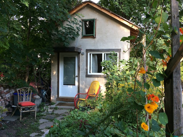 Private Cabin In Backyard Garden - Toronto