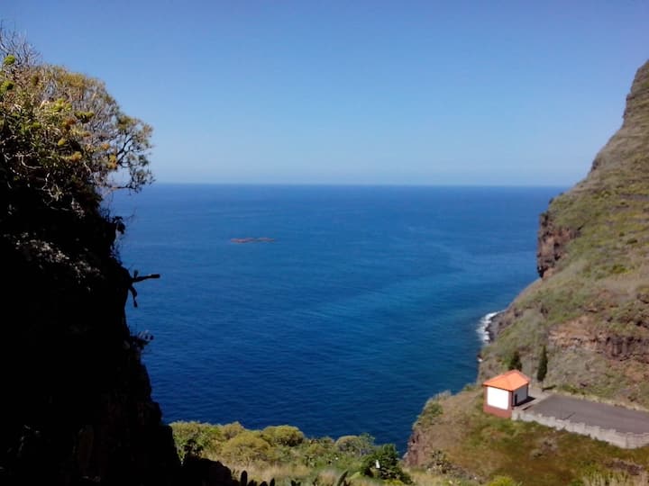 Amazing Sea And Cliff  View. Large Varanda, Bbq - Madeira Island
