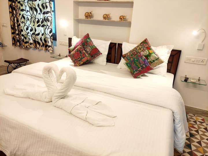 Prakash Ji's Homestay.
2 Bedroom Luxurious Villa. - Udaipur