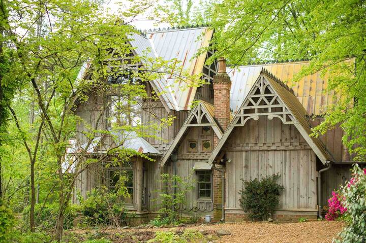 Quaint European Cottage In The Woods - Summerville, GA
