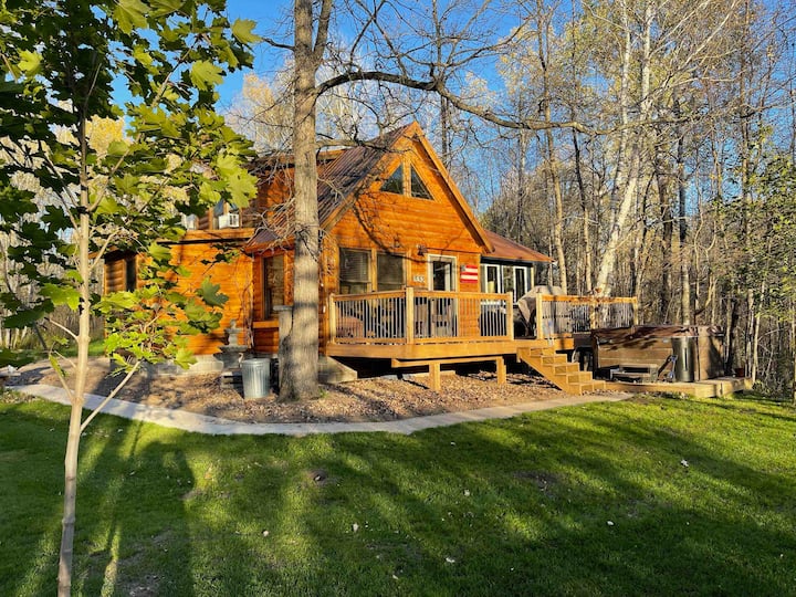 Cozy Modern Cabin On The Kettle River With Hot Tub - Minnesota