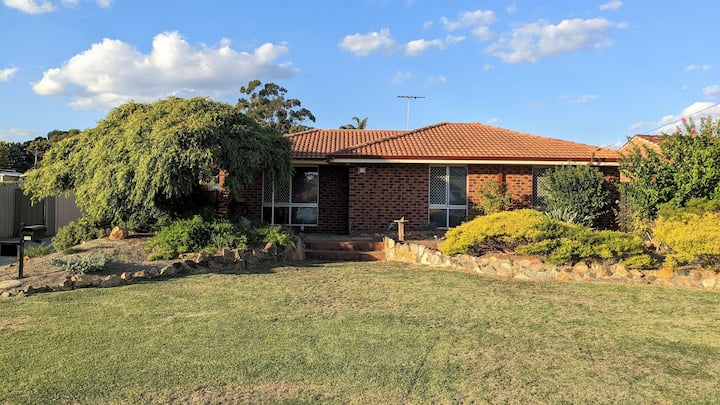 Collins Place: Comfortable Home With All You Need - Kalamunda