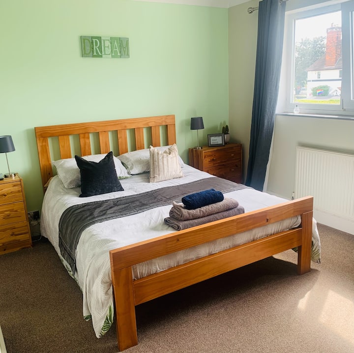 Ensuite King-size Room With Parking - Lincoln