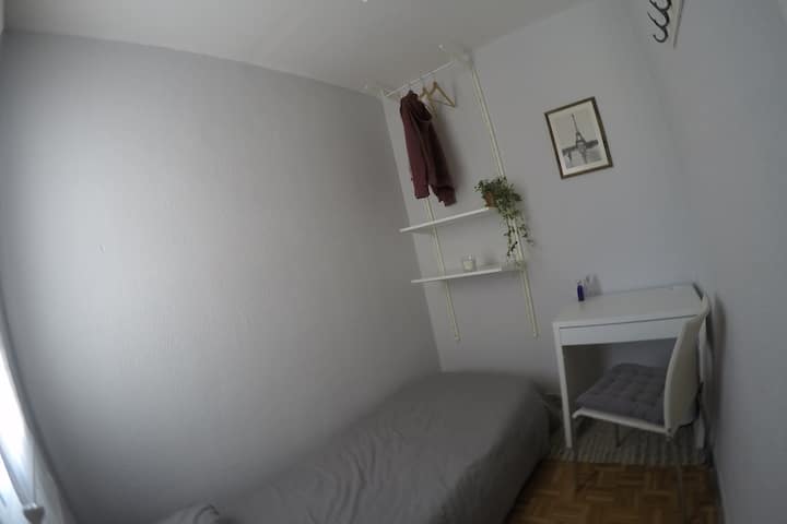 Nice And Bright Room For 1 Person Close To Beach - Barcelona
