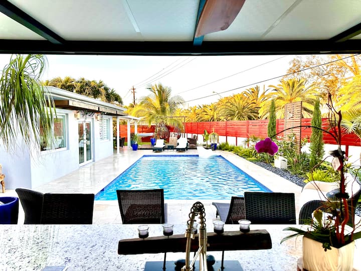 Modern,spacious Retreat !Salt Water,heated Pool! - Fountainbleau, FL