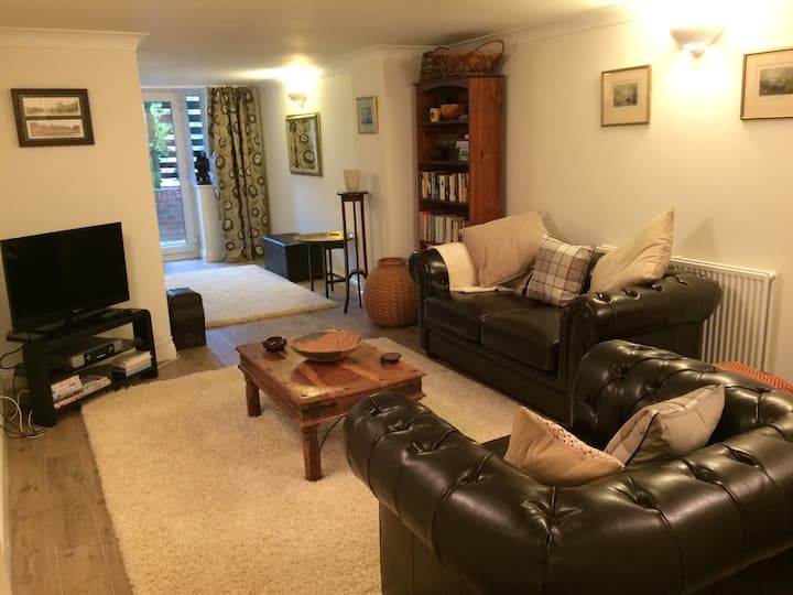 Spacious Guest Accommodation - Thames Ditton