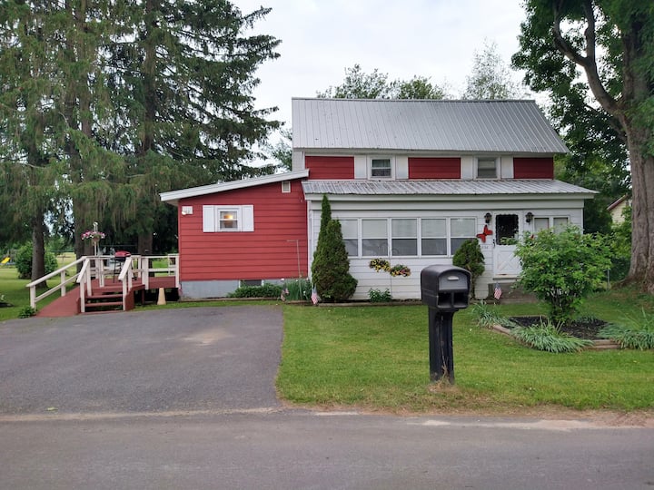 The G&g, Cozy 4 Bedroom Home With Private Parking. - Sylvan Beach, NY