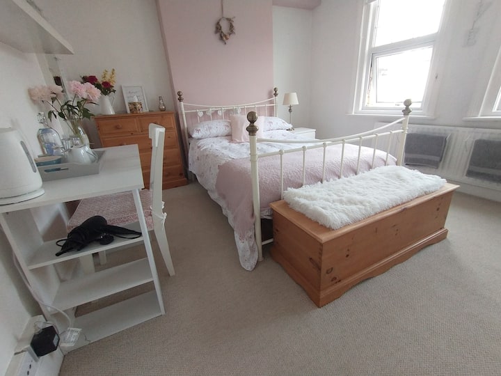Perfect Double Room In City Centre Victorian Home - Gloucester