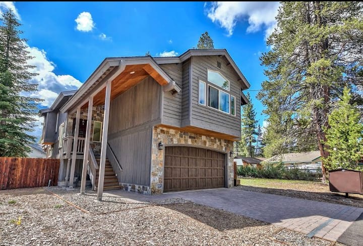 New Home- Minutes From Lake,  Quiet Relaxing Area - South Lake Tahoe, CA