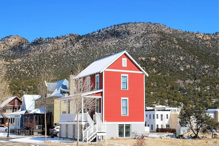 La Mejor Ubicación En Bv, The Red Farmhouse At S. ¡Main Te Da La Bienvenida! - Buena Vista, CO