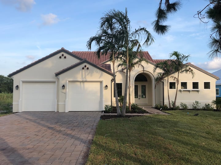 Peaceful Paradise! Close To Historic Downtown - Fort Myers, FL