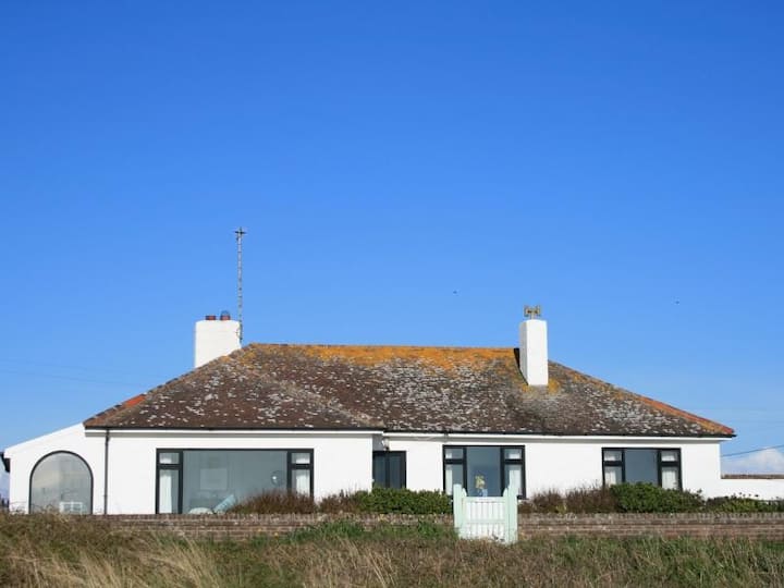 Faraway: A Coastal Holiday Home That Welcomes Dogs - Rhosneigr