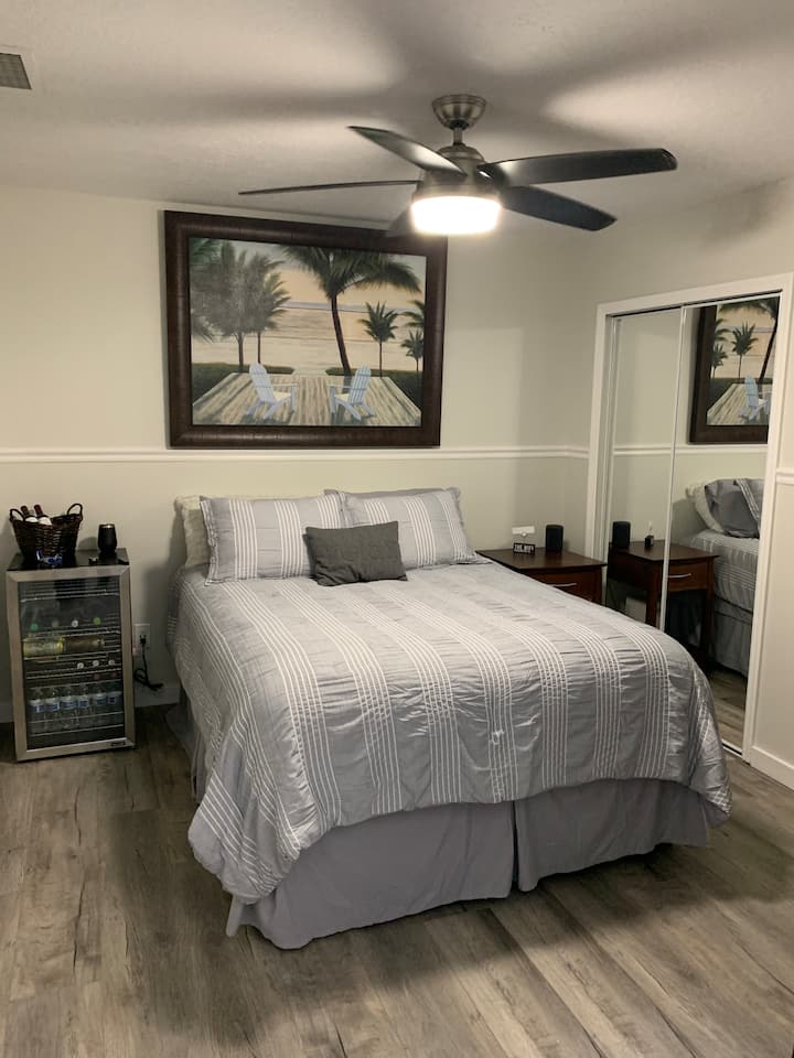 Delux Private Room Walking Distance From Jax Beach - Jacksonville Beach, FL