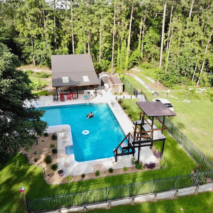 The Lightle Lodge Pool House - Statesboro