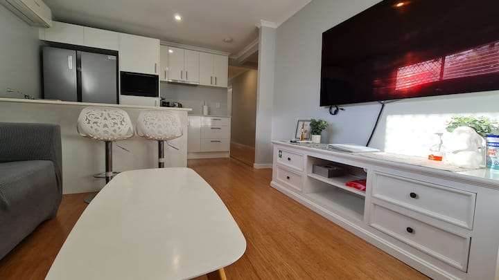 Private 2-bedroom Unit In Central Gold Coast. - Nerang
