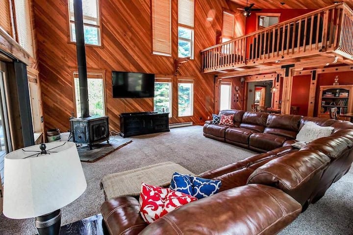 Awesome 5 Bedroom 5 Bath Cabin For 20+ Guests! - Cascade, ID