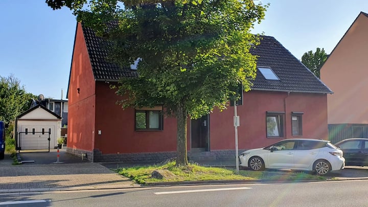 Haus Mit Mehreren Zimmern Und Gemeinschaftsküche. - Essen, Deutschland